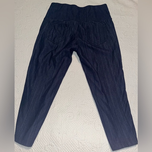 Dark Blue Jean-like stretchy Capris - Picture 4 of 4